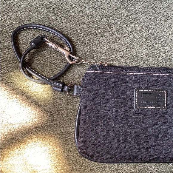 JUST LIKE NEW Coach wristlet black - Picture 2 of 5